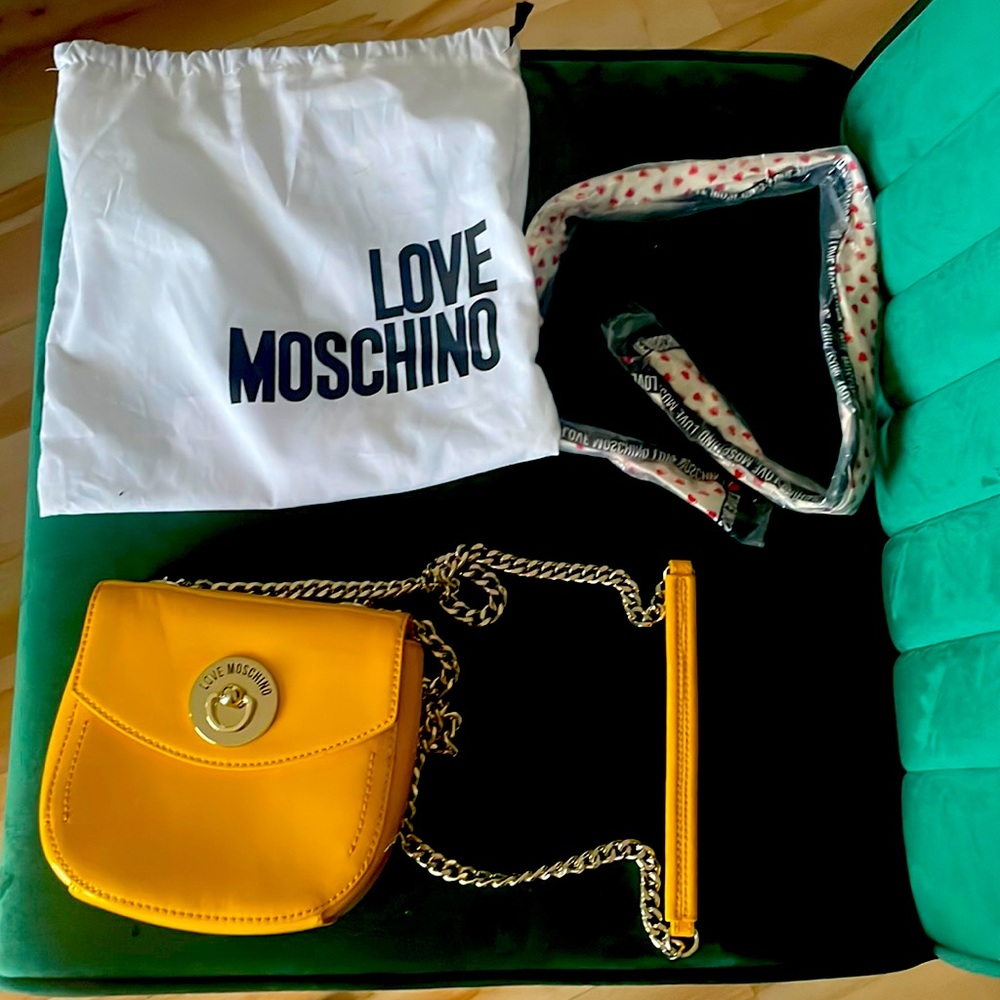 Love Moschino purse